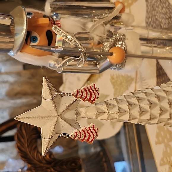 NEW Xmas Tree Candy Cane Earrings - Picture 3 of 4